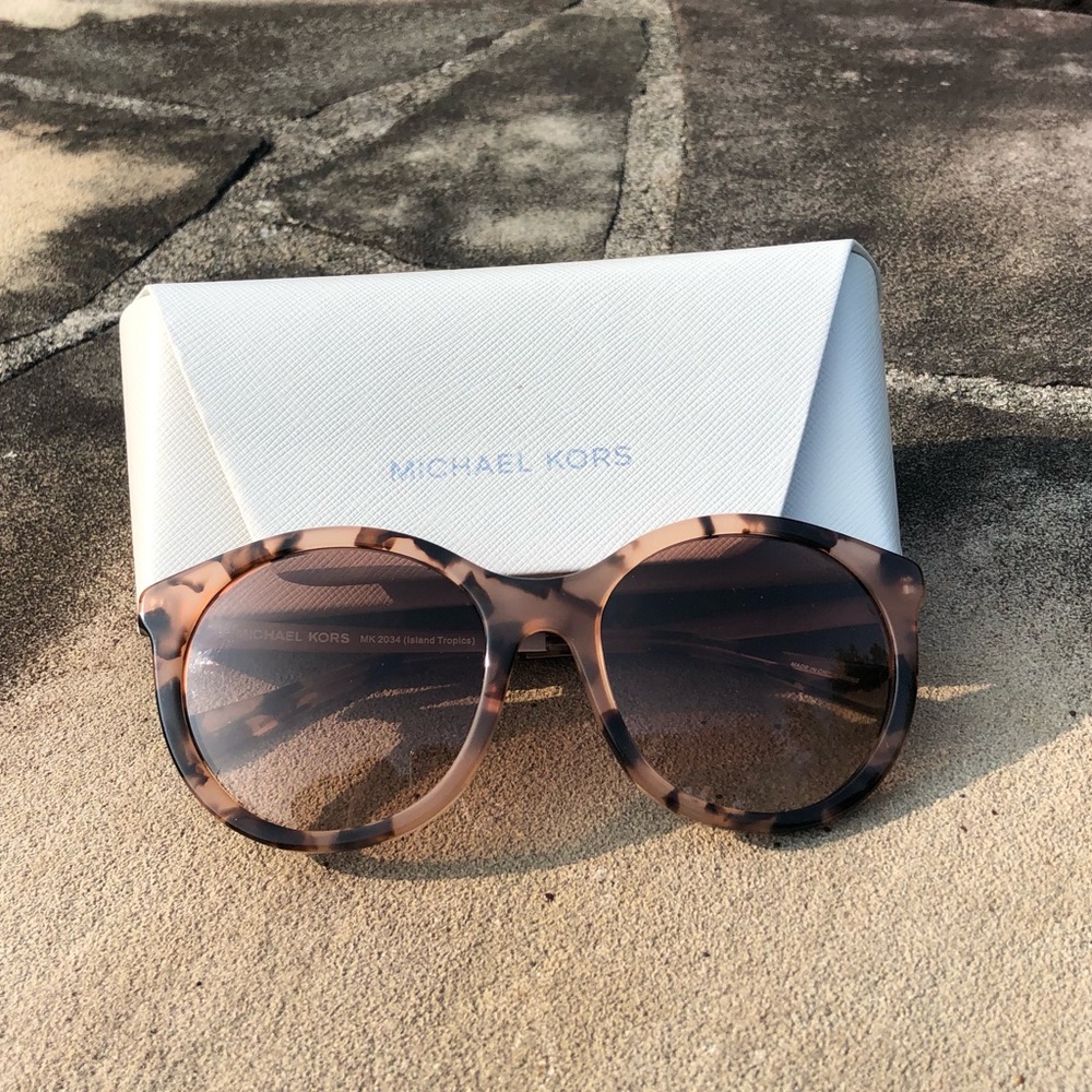🎈SOLD🎈Michael Kors sunglasses